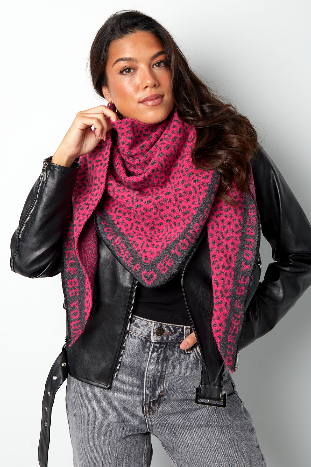 Colorful pointed scarf with text - pink h5 Picture2